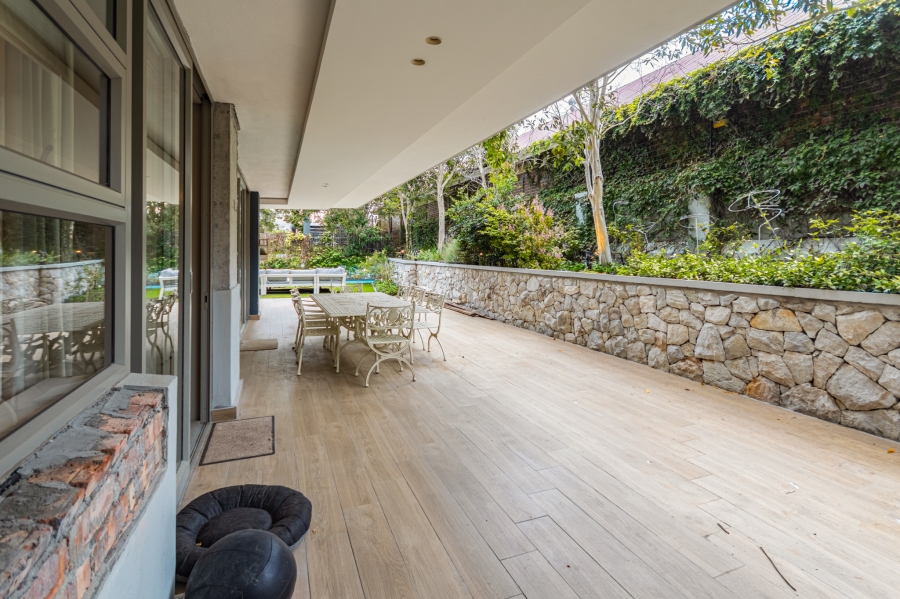 2 Bedroom Property for Sale in Sea Point Western Cape